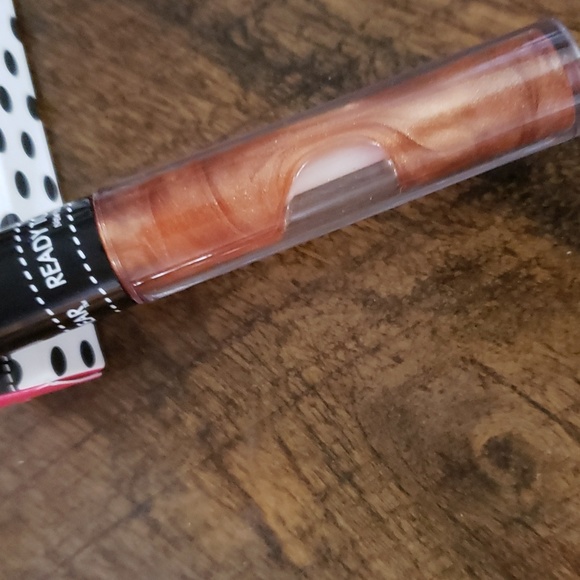 READY TO WEAR NY LIP GLOSS - Picture 2 of 3